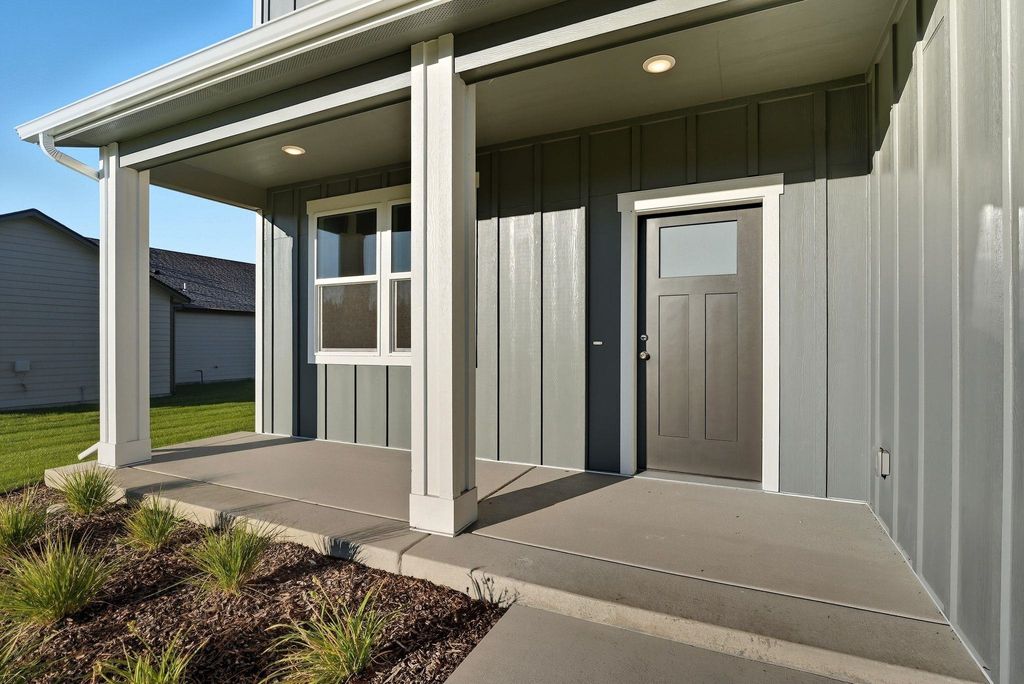 Photo of 718 E 4th St, Deer Park, WA 99006 (MLS # 202614527)