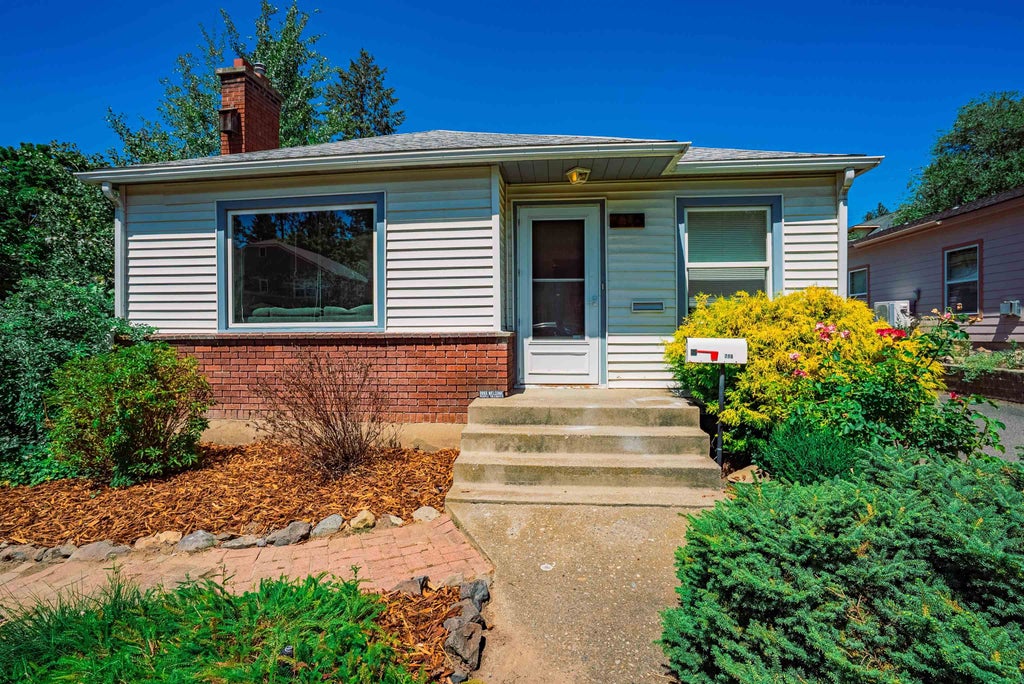Photo of 716 W 15th Ave, Spokane, WA 99203 (MLS # 202621046)