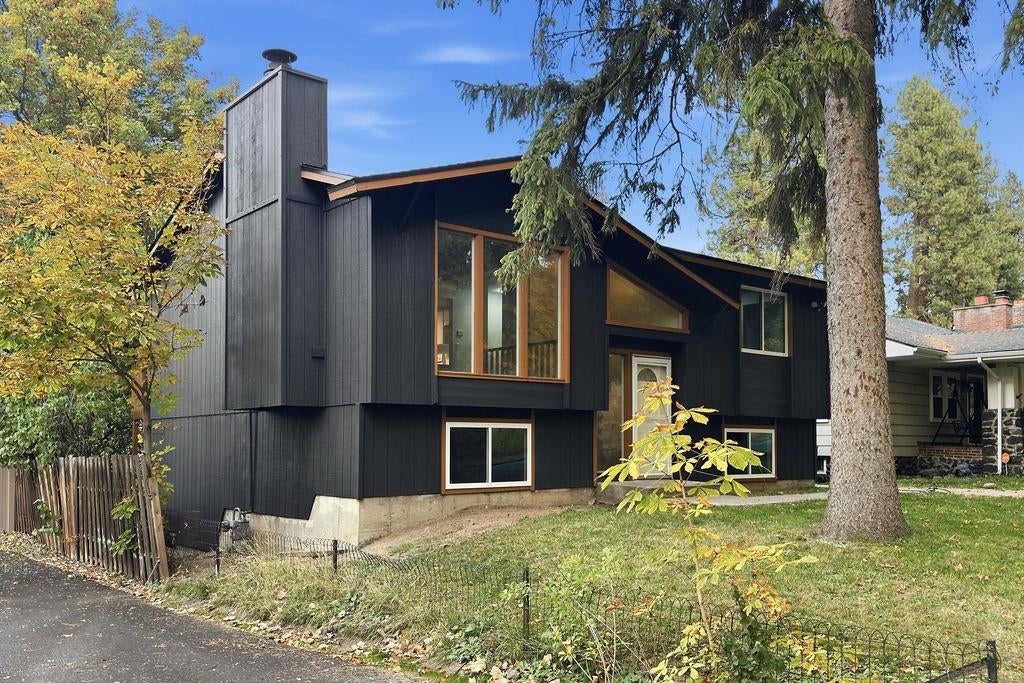Photo of 322 W 20TH Ave, Spokane, WA 99203 (MLS # 202626002)