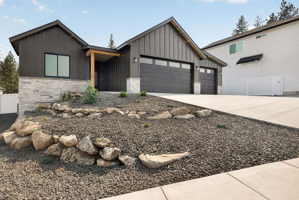 Photo of 6944 E Beverly Ave, Spokane Valley, WA 99212 (MLS # 202622227)