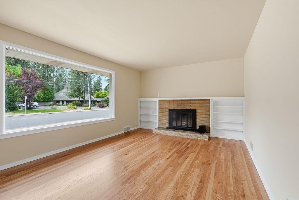 Photo of 3003 S Bernard St, Spokane, WA 99203 (MLS # 202619829)