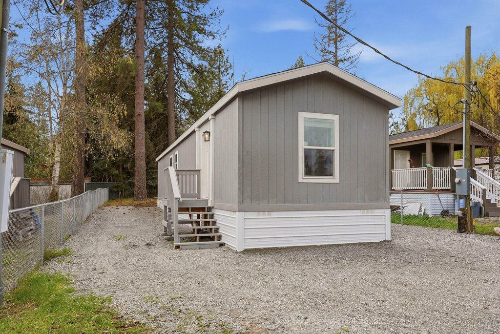 Photo of 11776 N Hauser Lake Rd, Hauser, ID 83854 (MLS # 202615975)