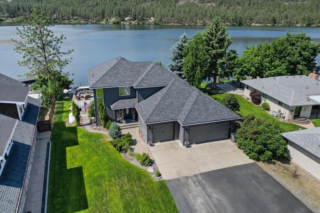 Photo of 6619 Long Lake Dr, Nine Mile Falls, WA 99026 (MLS # 202617360)
