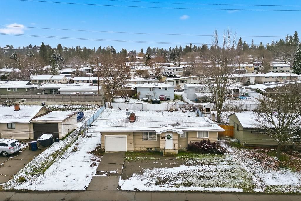 Photo of 2404 W W. FRANCIS Ave, Spokane, WA 99205 (MLS # 202527483)