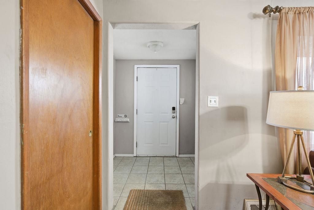 Photo of 2404 W W. FRANCIS Ave, Spokane, WA 99205 (MLS # 202527483)