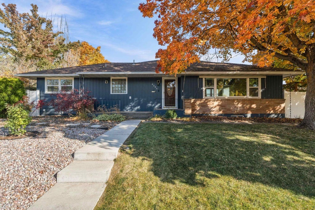 Photo of 4206 N Oak St, Spokane, WA 99205 (MLS # 202625947)