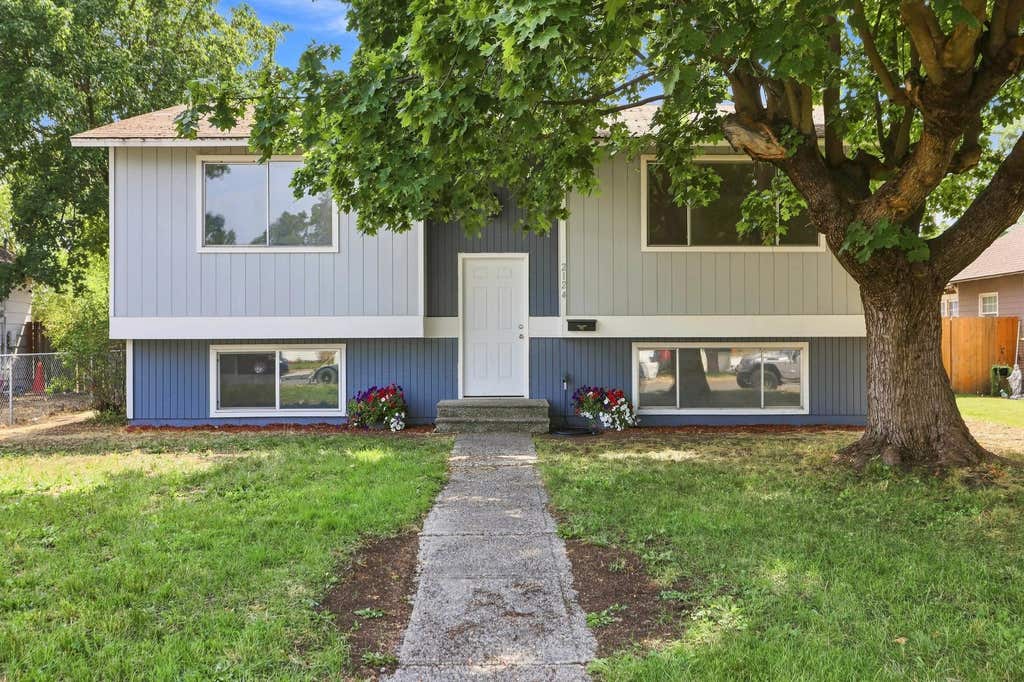 Photo of 2124 E Sinto Ave, Spokane, WA 99202 (MLS # 202622988)