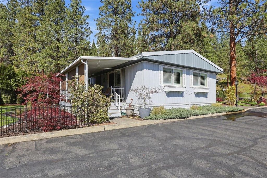 Photo of 208 S Neyland Rd, Liberty Lake, WA 99019 (MLS # 202616238)