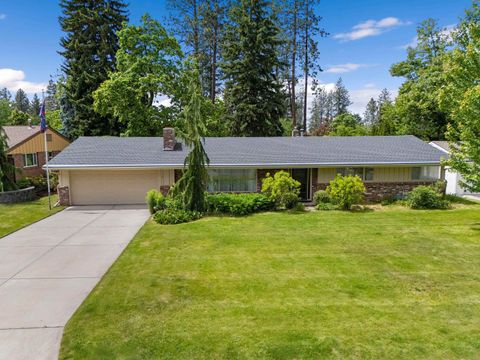 Photo of 4218 S Helena St, Spokane, WA 99203 (MLS # 202619130)