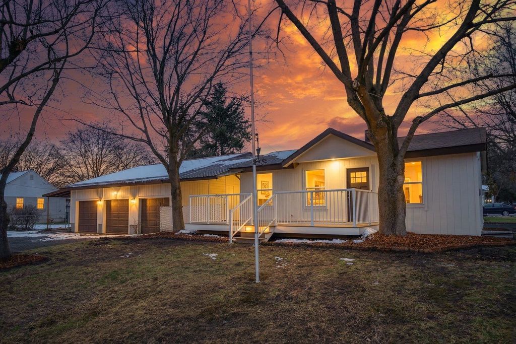 Photo of 8702 E Cataldo Ave, Spokane Valley, WA 99212 (MLS # 202616247)