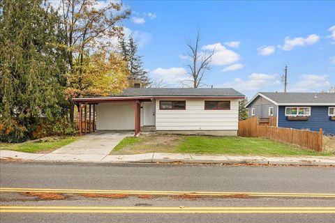 Photo of 2911 W WELLESLEY Ave, Spokane, WA 99205 (MLS # 202527642)