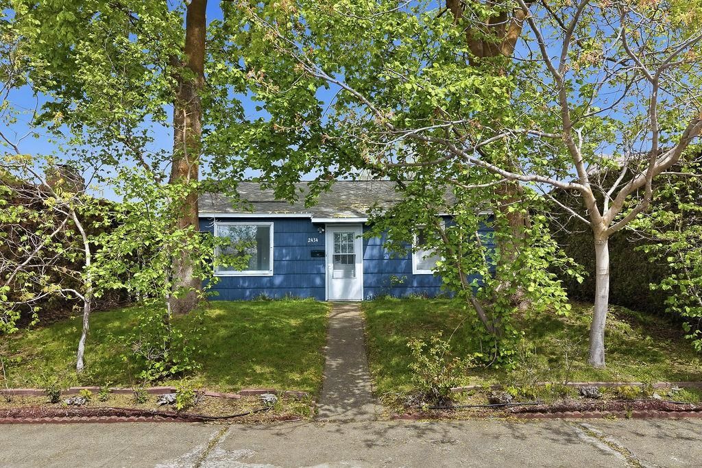Photo of 2434 W Wabash Ave, Spokane, WA 99205 (MLS # 202616309)