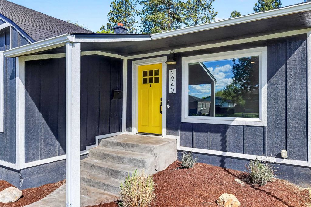 Photo of 2940 W Broad Ave, Spokane, WA 99205 (MLS # 202616229)