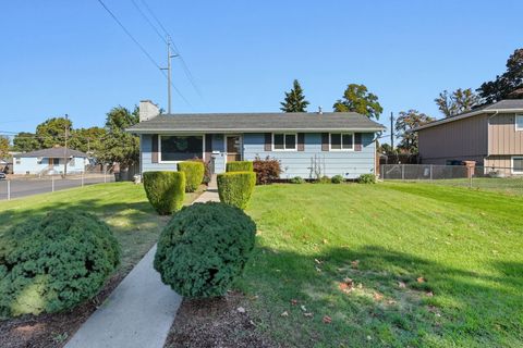 Photo of 1403 E Gordon Ct, Spokane, WA 99207 (MLS # 202612721)