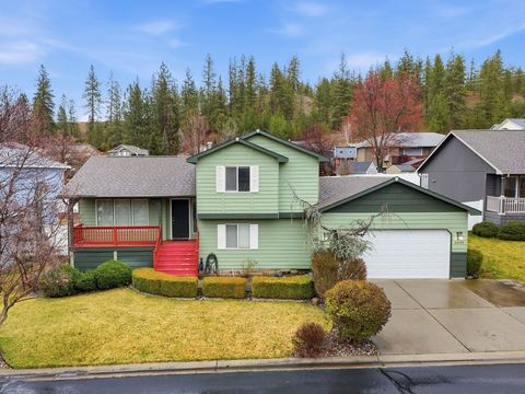 Photo of 6840 N Oxford Ln, Spokane, WA 99208 (MLS # 202613533)
