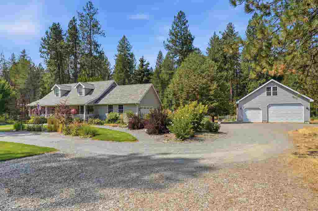 Photo of 28013 N Bear Lake Rd, Chattaroy, WA 99003 (MLS # 202622957)