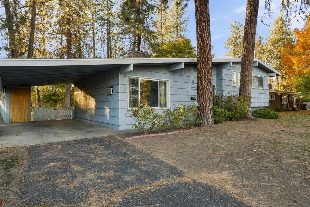 Photo of 6903 N Monroe St, Spokane, WA 99208 (MLS # 202625884)