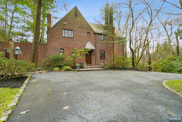 Photo 1 of 36 Forest Road, Tenafly, New Jersey, $1,875,000, Web #: 324009773