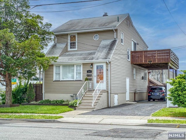 286 Broad Street 2, Carlstadt, New Jersey - 2 Bedrooms  
1 Bathrooms  
4 Rooms - 