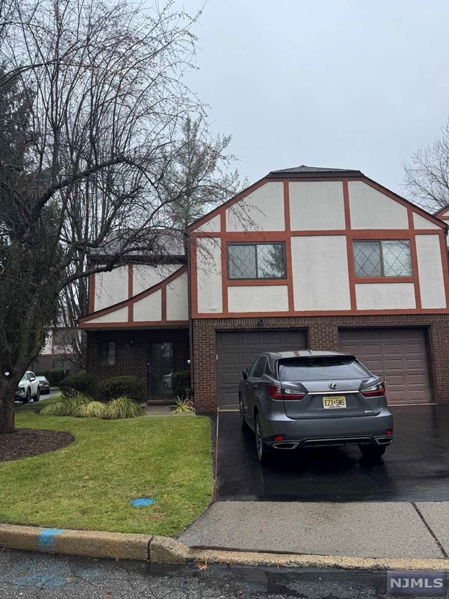 55 Linwood Avenue, Cresskill, New Jersey - 3 Bedrooms  
3 Bathrooms  
7 Rooms - 