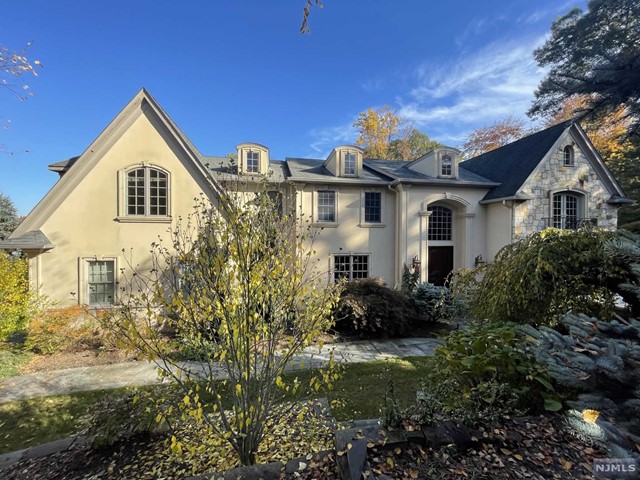 99 Hill Road, Woodcliff Lake, New Jersey - 7 Bedrooms  
6 Bathrooms  
13 Rooms - 