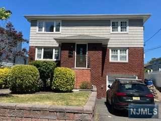 171 Delafield Avenue 2, Lyndhurst, New Jersey - 2 Bedrooms  
1 Bathrooms  
4 Rooms - 