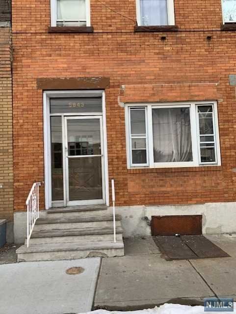 5843 Kennedy Boulevard 3, North Bergen, New Jersey - 3 Bedrooms  
1 Bathrooms  
5 Rooms - 