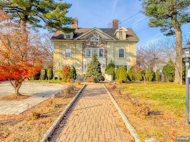 Photo 1 of 1025 Palisade Avenue, Fort Lee, New Jersey, $1,800,000, Web #: 323037044
