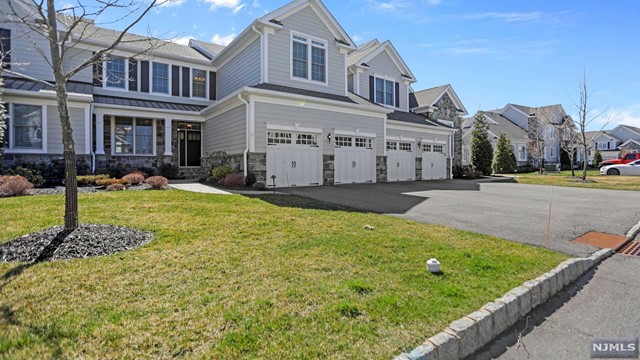 Property for Sale at 17 Hazy Gate Terrace, Franklin Lakes, New Jersey - Bedrooms: 3 
Bathrooms: 3.5  - $1,850,000