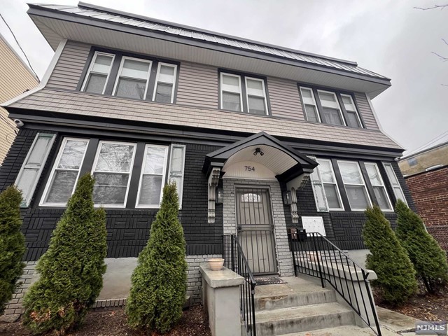 754756 S 11th Street, Newark, New Jersey - 3 Bedrooms  
1 Bathrooms  
5 Rooms - 