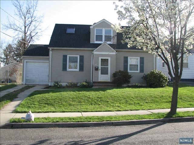 Rental Property at 19 Knollwood Terrace, Clifton, New Jersey - Bedrooms: 4 
Bathrooms: 2 
Rooms: 6  - $3,740 MO.