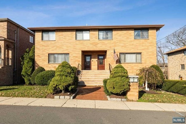 Property for Sale at 2413 Hammett Avenue, Fort Lee, New Jersey - Bedrooms: 8 
Bathrooms: 7.5 
Rooms: 16  - $1,875,000