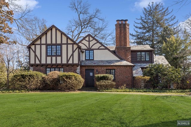 Property for Sale at 20 Park Street, Tenafly, New Jersey - Bedrooms: 6 
Bathrooms: 5 
Rooms: 13  - $1,998,000