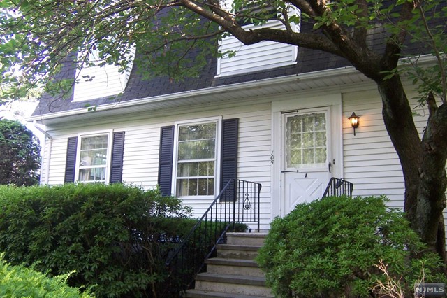 Rental Property at 105 Washington Place, Ridgewood, New Jersey - Bedrooms: 2 
Bathrooms: 2 
Rooms: 5  - $3,100 MO.