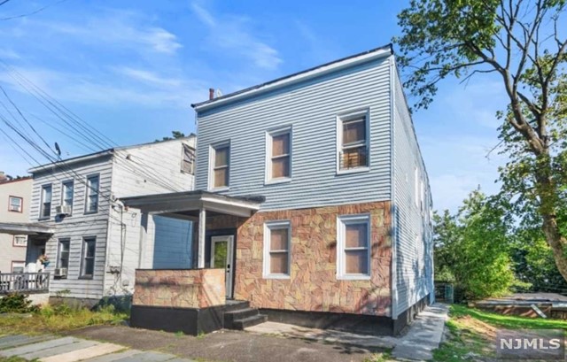 810 N 3rd Street, Paterson, New Jersey - 3 Bedrooms  
1 Bathrooms  
6 Rooms - 