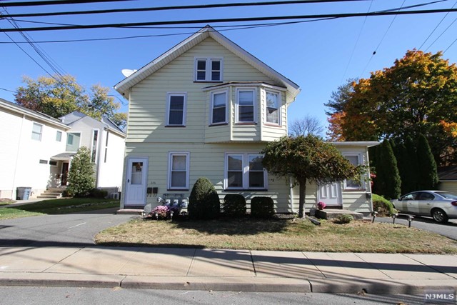 226 High Mountain Road, North Haledon, New Jersey - 3 Bedrooms  
1 Bathrooms  
7 Rooms - 