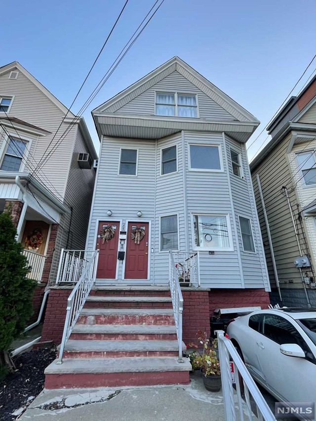 46 30th Street, Bayonne, New Jersey - 3 Bedrooms  1 Bathrooms  5 Rooms - 