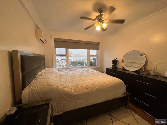 11 Beverly Place 1, Edgewater, New Jersey - 2 Bedrooms  
1 Bathrooms  
5 Rooms - 