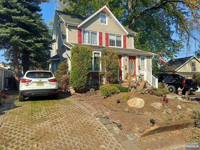 9 Van Houten Street 9, Bergenfield, New Jersey - 2 Bedrooms  
1 Bathrooms  
5 Rooms - 