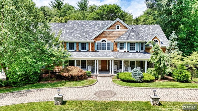 1 Cedarwood Lane, Saddle River, New Jersey - 6 Bedrooms  
7 Bathrooms  
13 Rooms - 