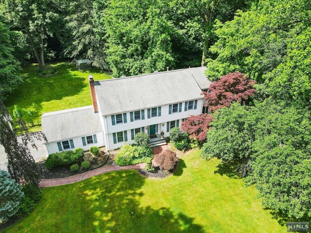 51 Millbrook Circle, Norwood, New Jersey - 5 Bedrooms  
3 Bathrooms  
9 Rooms - 