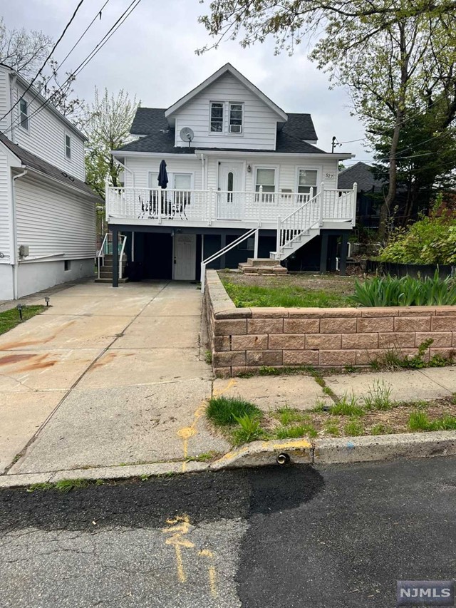 Rental Property at 527 Lincoln Avenue 1, Ridgefield, New Jersey - Bedrooms: 3 
Bathrooms: 1 
Rooms: 6  - $3,000 MO.