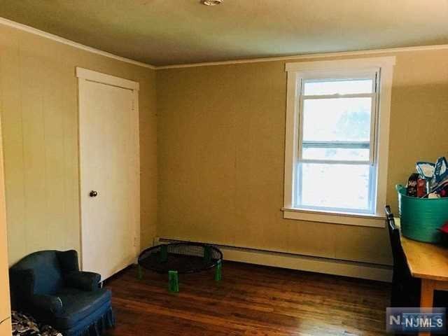 114 Doremus Avenue 2nd Floor, Ridgewood, New Jersey - 3 Bedrooms  
1 Bathrooms  
5 Rooms - 