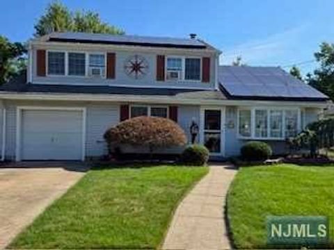 26 Grove Avenue, Rochelle Park, NJ 07662 - MLS#: 24026004