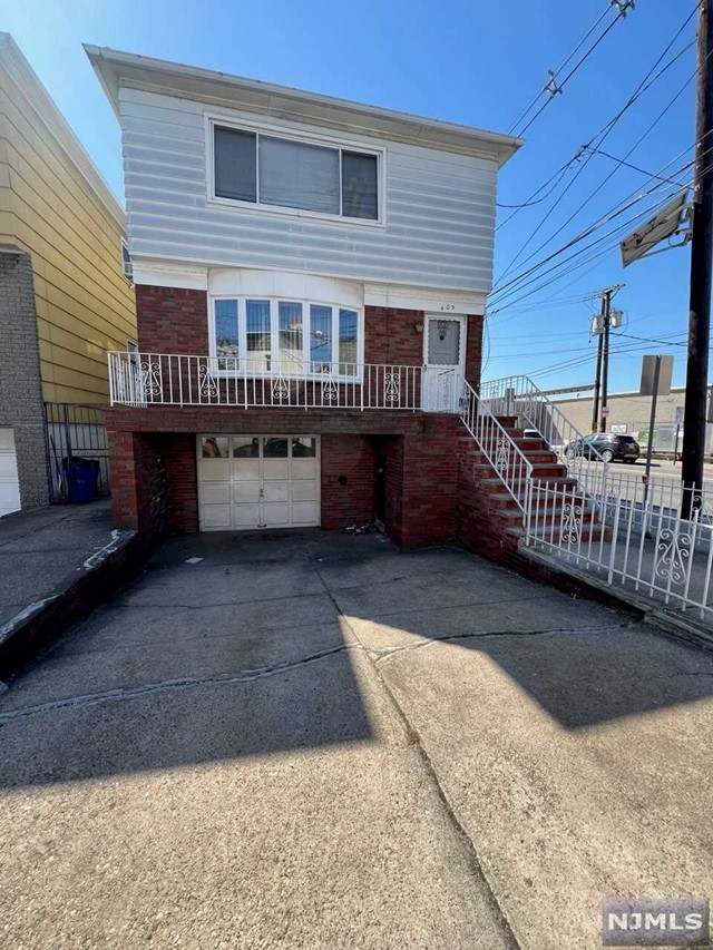 405 Armstrong Avenue, Jersey City, New Jersey - 3 Bedrooms  
3 Bathrooms  
10 Rooms - 