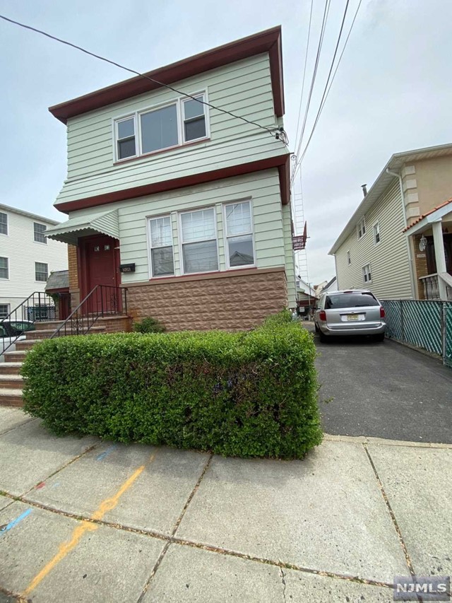 Photo 1 of 206 Highland Avenue 1, Kearny, New Jersey, $3,300, Web #: 324020354