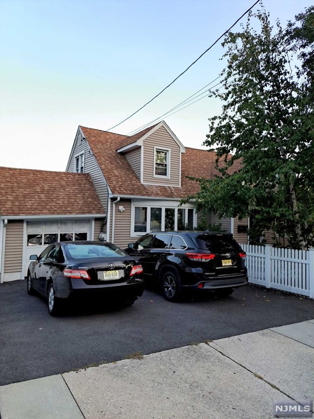 401 5th Street 2, Carlstadt, New Jersey - 2 Bedrooms  
1 Bathrooms  
4 Rooms - 