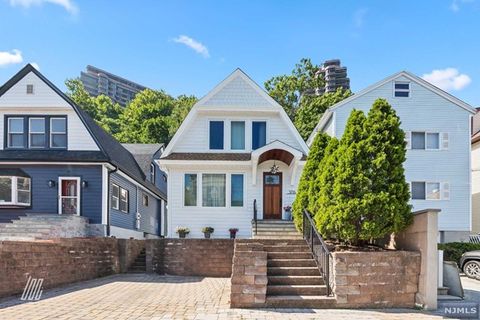 376 Undercliff Avenue, Edgewater, NJ 07020 - MLS#: 24028646