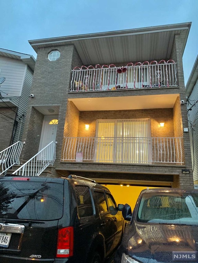 Rental Property at 132 71st Street 2nd Floor, Guttenberg, New Jersey - Bedrooms: 3 
Bathrooms: 2 
Rooms: 6  - $3,300 MO.