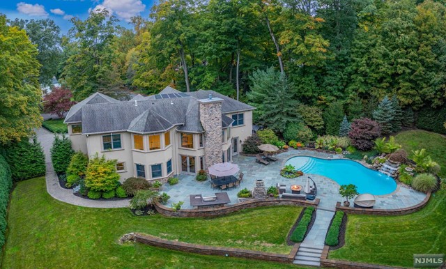 52 Hopper Farm Road, Upper Saddle River, New Jersey - 5 Bedrooms  
8 Bathrooms  
10 Rooms - 